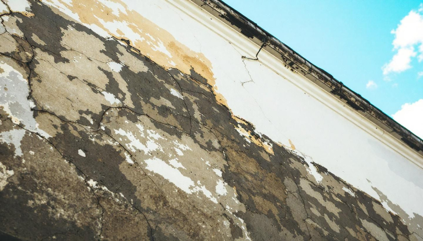 Comment identifier les signes nécessitant un ravalement de façade ?